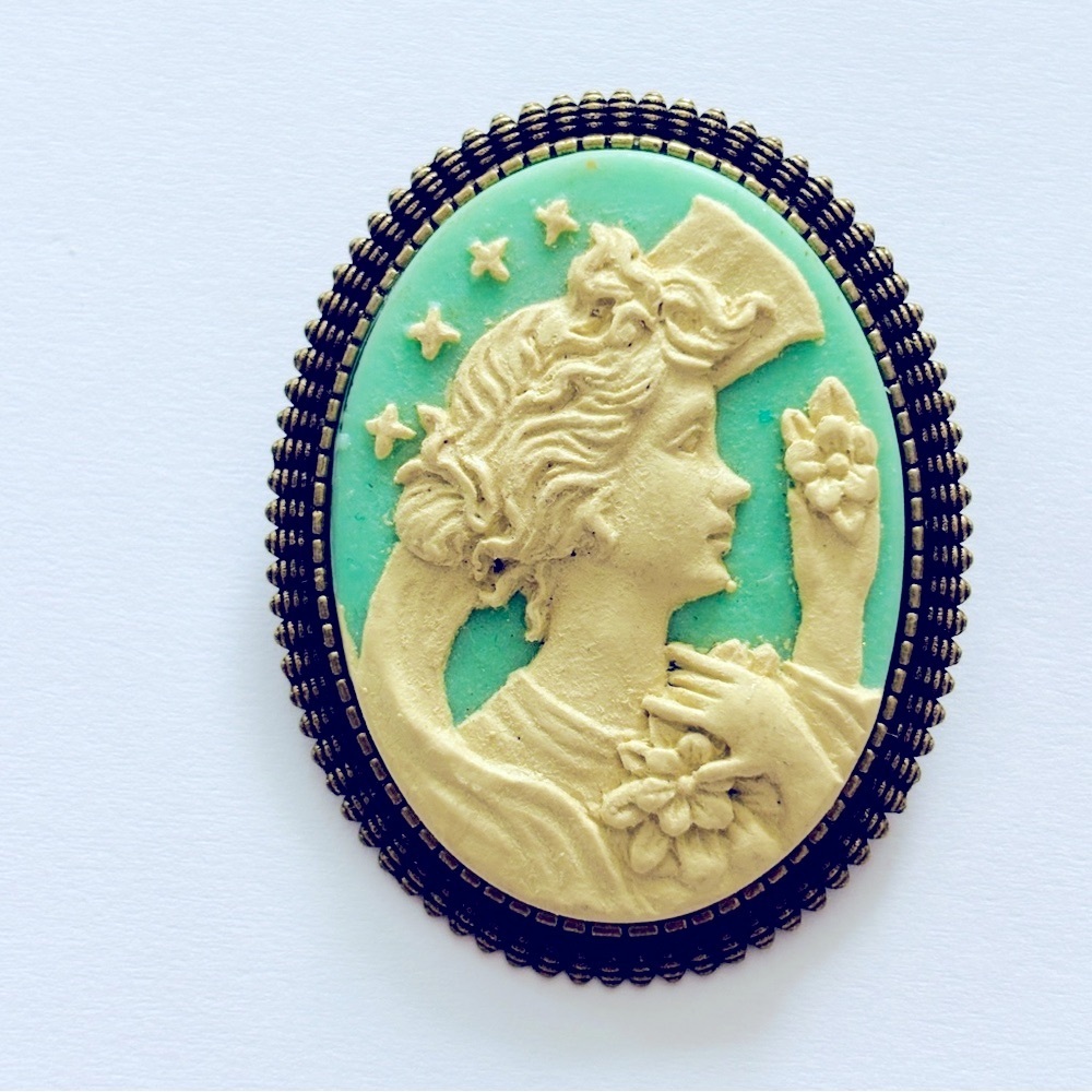 Lady cameo Victorian style brooch, Handmade, NWT